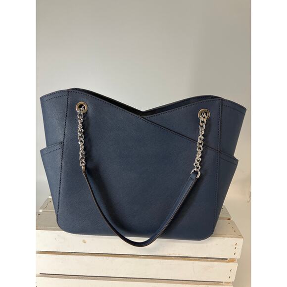 MICHAEL KORS, LARGE NAVY SAFFIANO LEAHTER SHOULDER BAG WITH CHARM - Picture 4 of 16